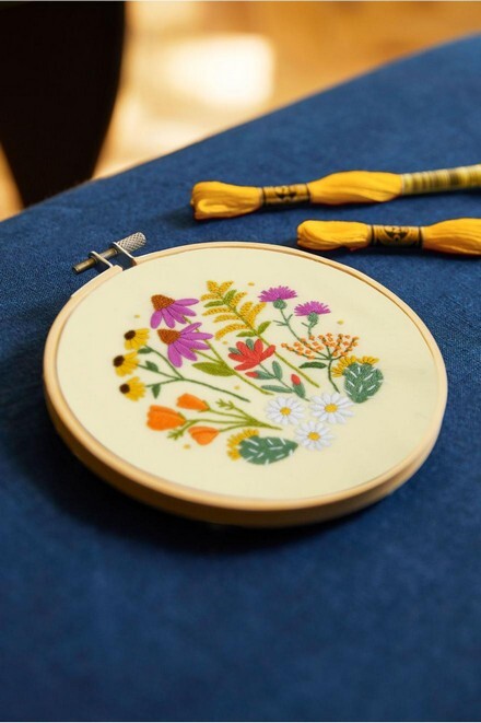 TB203 Kit broderie jardin du sud de Celeste Johnston