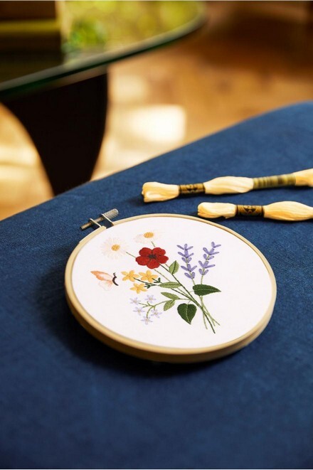 TB219 Somptueuses fleurs ?t? Kit broderie