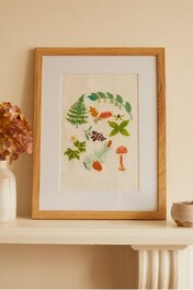 BK1951 Mindful Making - Kit broderie point de croix - Chemin forestier