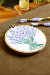 BK1979  Kit point de croix bouquet de lavandes par Nathalie Weinzaepflen