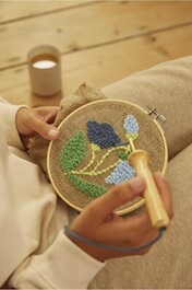 PN004K Mindful Making - Kit punch needle - Campanules rustiques-1