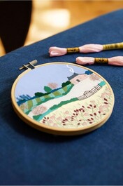 TB192 Kit broderie paysage printanier de Georgie K.Emery