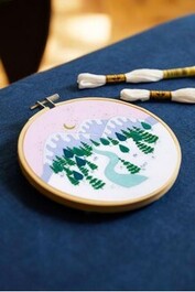 TB193 Kit broderie paysage hivernal de Georgie K.Emery