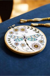 TB197 Kit broderie la libellule par Christel Gouze