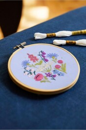 TB204 Kit broderie jardin anglais de Celeste Johnston