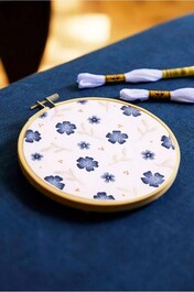 TB223 Petites fleurs bleues Kit broderie