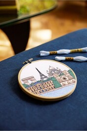 TB225 Paris Landmarks medium embroidery kit