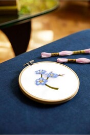 TB237 Kit broderie myosotis
